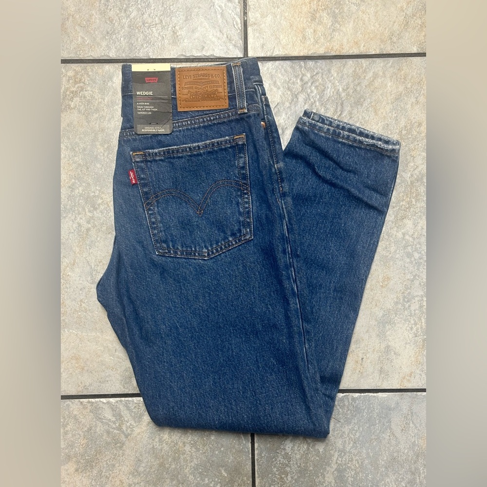 Women’s Levi's Wedgie High Rise blue jeans